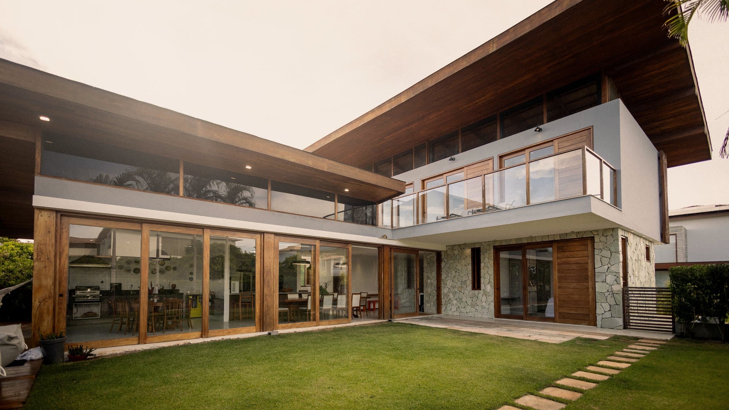 The Garden Villa: Walled garden and studio